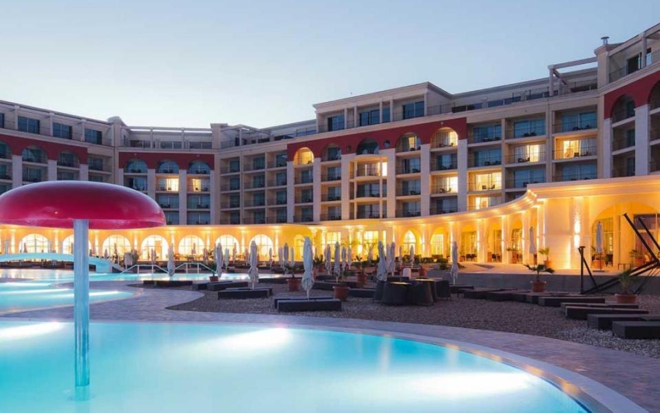 Lighthouse Golf Resort & Spa Apartments بالشيك المظهر الخارجي الصورة